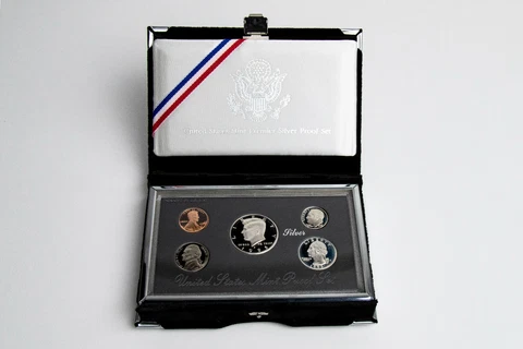 1995 US Mint Premier Silver Proof Set Cover