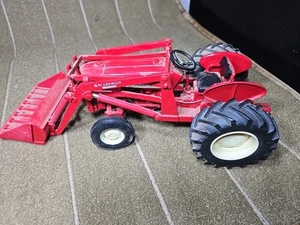 Case IH International 50U Tractor With McCormick Loader By Ertl 1/16 Scale - Picture 1 of 6
