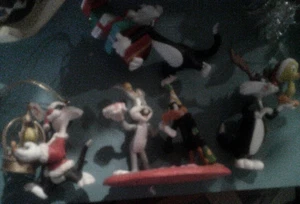Lot Of 4 Vtg Looney Tunes Christmas Ornaments Daffy  Bugs sylvester tweety bird - Picture 1 of 5