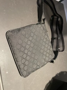 Genuine Gucci Man Messenger Bag 100% Authentic - Picture 1 of 5