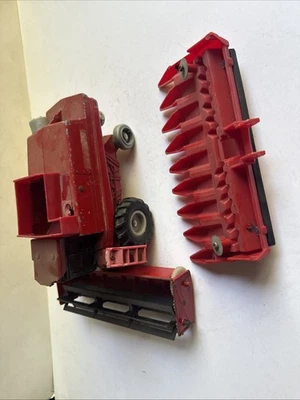 ERTL 1/16 International Harvester Axial Flow Combine W/ Both Heads (26) - Image 1 of 3