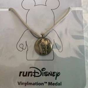 Nuevo Vinylmation Walt Disney World RunDisney Maratón Medalla 2014 Parque Temático - Imagen 1 de 3