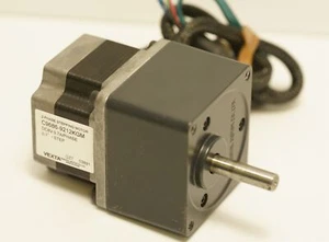 Motor paso a paso Oriental Vexta C9686-9212KGM, 8VDC, 0,7A/fase, 0,1°/paso - Imagen 1 de 6