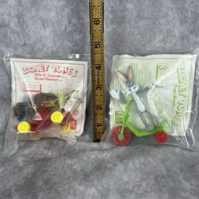 2 1989 McDonalds Канада Looney Tunes Happy Meal игрушки жуки Вилли Road Runner новый - Изображение 1 из 4