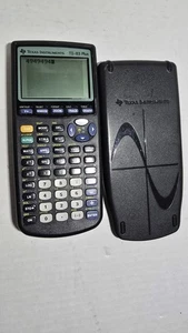 Texas Instruments TI-83 Plus Calcolatrice Grafica con Cover - Testata e Funzionante - Foto 1 di 3