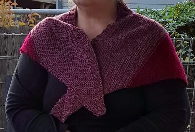 Mantón de oración, mantón triangular, tejido a mano, hilo acrílico, color negro y vino Foto 1 de 4