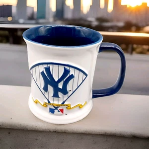 New York Yankees Embossed 18 OZ Tea / Coffee Mug Hunter MLBP - Picture 1 of 8