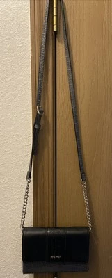 Cartera/bolso bandolera organizador Nine West negro y gris cocodrilo en relieve Foto 1 de 4