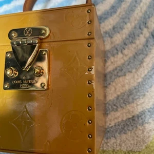 Louis Vuitton Vernis Bleecker M91002 Studded Party Bag Beige Patent Leather - Picture 1 of 5