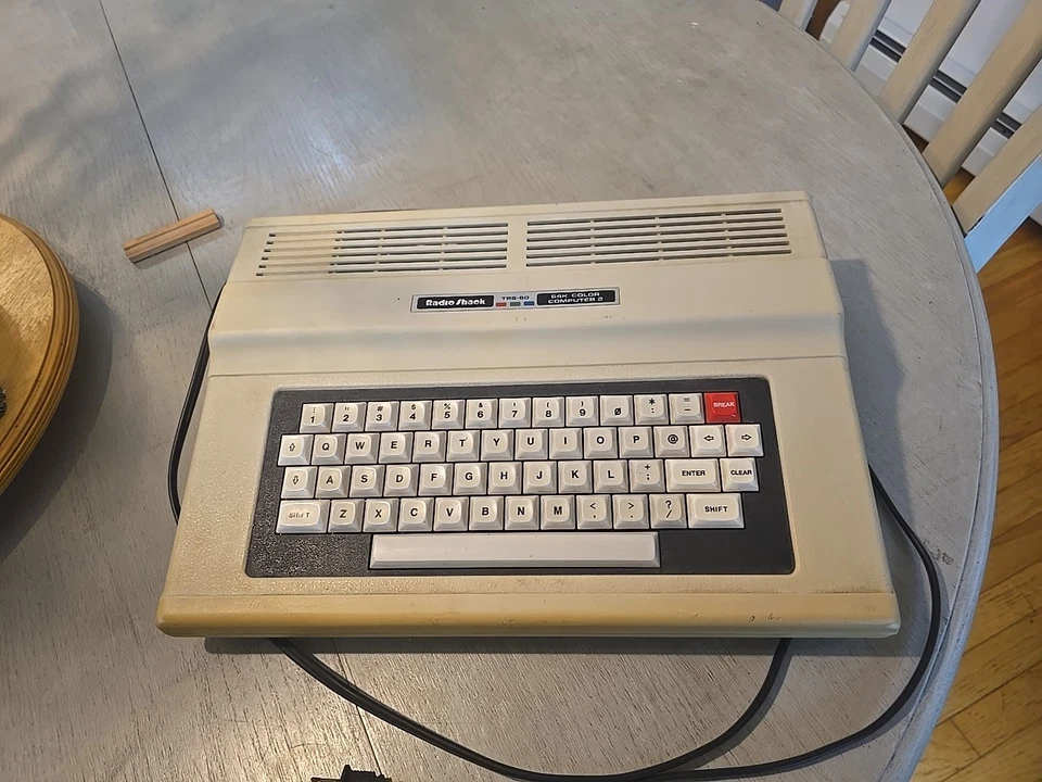 Computadora Tandy 64K Color 2 Modelo 26-3127 TRS-80 Radio Shack - Sin probar -  Foto 1 de 3