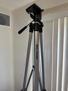 Trípode gatillo 360 grados Merkury Innovations 54" cámara/código de cámara con BOLSA $12 OBO - Imagen 1 de 19