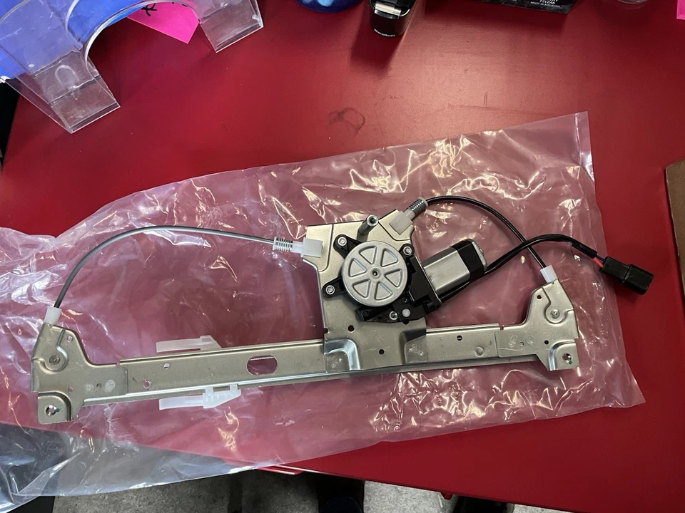 Motor de janela de energia e conjunto regulador - 4 portas TRQ serve para Toyota Camry 1992 - Imagem 1 de 4