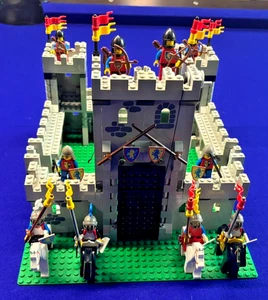 LEGO CASTLE 6080 King's Castle 1984 100% complete Ultra Rare Vintage - Picture 1 of 13