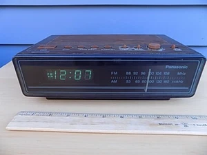 Panasonic RC-65 Clock Radio -- 1980s vintage w/AM-FM and alarm -- tested/working - Picture 1 of 5