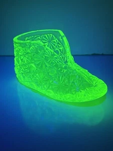 Duncan Miller Canary Vaseline EAPG Glass Daisy Button Baby Bootie - Picture 1 of 7