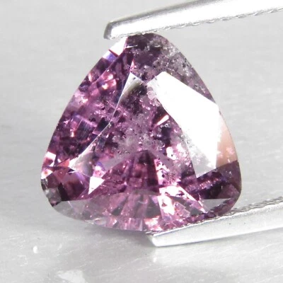 4.72Cts Shimmering Grape Pink 100% Natural Spinel 10.5mm Trillion Cut Gemstone - Image 1 of 4