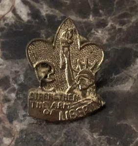 Prendedor vintage BSA Boy Scouts of America Strengthen The Arm Liberty solapa pinback - Imagen 1 de 2