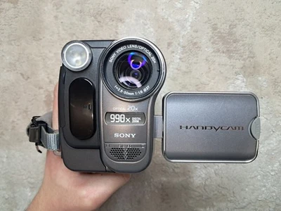 Sony Handycam DCR-TRV285E Digital 8 Camcorder Video Recorder Made In Japan + Bag - Image 1 of 4