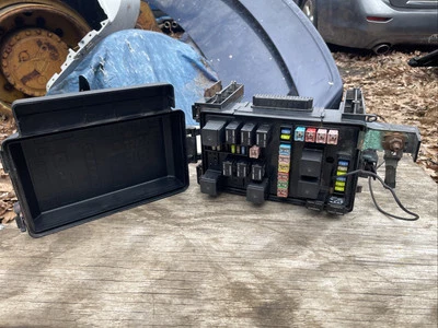 Chrysler 300 Dodge Magnum 2005 motor relé de fusibles caja de conexiones P04692027AB fabricante original Foto 1 de 4