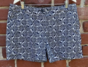 Crown & Ivy Womens Sz 16 Flat Front Mid Rise Shorts Seashells Navy White - Picture 1 of 10