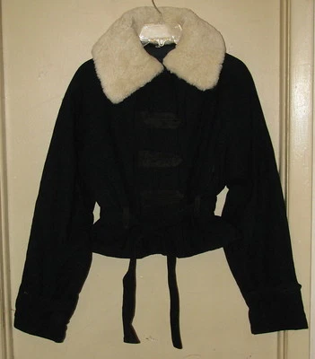 Chaqueta peplum de lana con cinturón para mujer con cuello de piel sintética azul marino 4 nueva sin etiquetas Foto 1 de 2