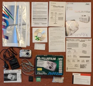 Fujifilm Digitalkamera FinePix 2600 Zoom 2.0MP CCD SENSOR 16MB Speicher KOMPLETT - Bild 1 von 21
