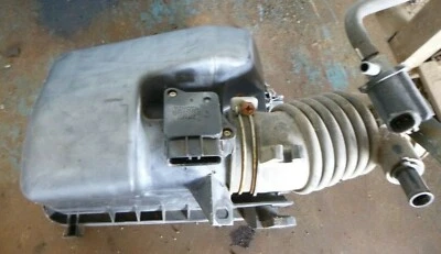 Tapa del filtro de aire, medidor de flujo de aire y manguera Toyota Yaris Sedán 1/06-1/16 NCP93 Foto 1 de 4