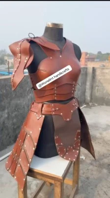 Vestido feminino medieval de couro vermelho armadura gladiador – Fantasia cosplay LARP - Imagem 1 de 4