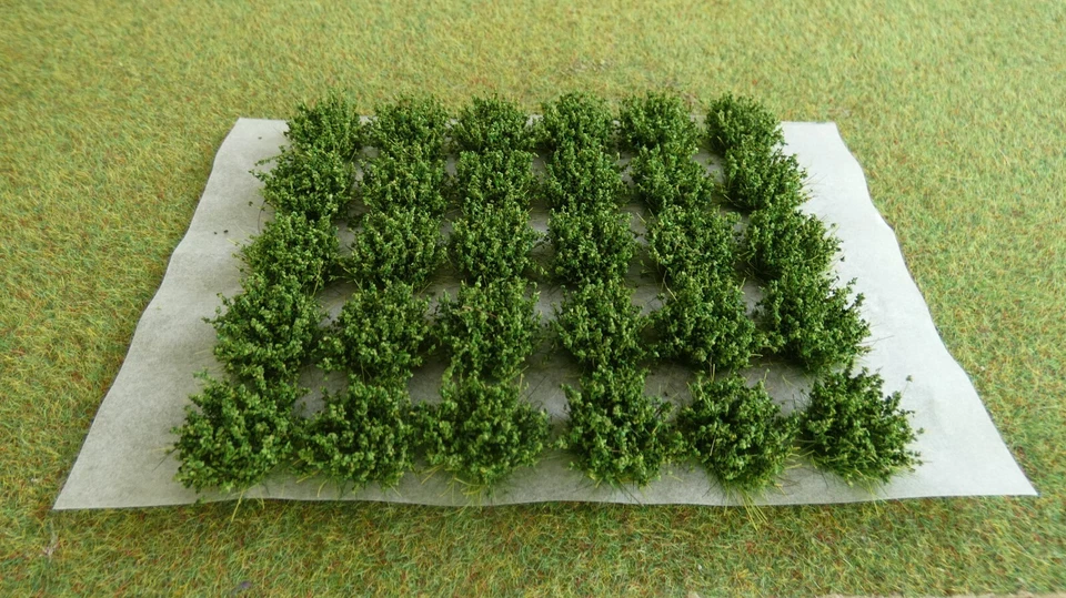 Howard Scenic Supplies - Green Bushes (30) for Model Railway Scenery 00/HO