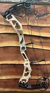 Elite Era Carbon Bow 60# D/W 25.5-31" D/L FDE Good Condition - Picture 1 of 7