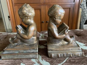 LG. KBW KATHODISCHER BRONZE PLATTIERTER ANTIKER CHERUBJUNGE mit BUCHKUNST SKULPTUR BUCHSTÜTZEN - Bild 1 von 10