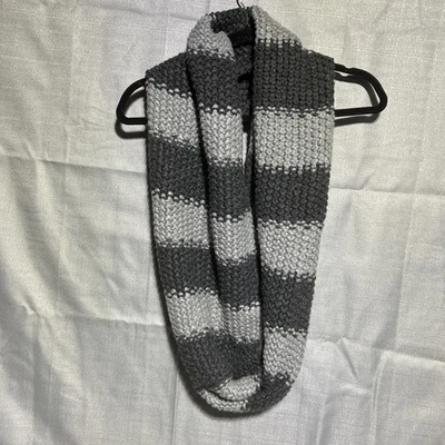Gap Knit Scarf Gray Honeycomb Chunky Knit Thick Loop neck warm chic Soft striped - Image 1 of 4