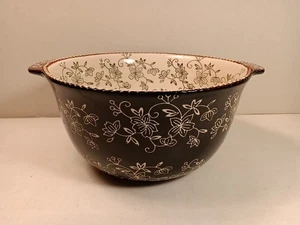 Temptations Ciotola da Forno con Manico in Pizzo Floreale Marrone e Nero 2,5 Quart  - Foto 1 di 11