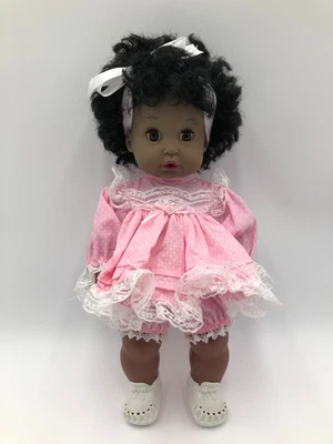 Muñeca bebé afroamericana EEgee vintage bebidas y moja ojos dormidos 15" Foto 1 de 4