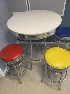 CONJUNTO REDONDO 41” BRANCO ALTO 34” COM 3 BANQUETAS DE BAR CROMADAS ESTILO RETRÔ 28” - Imagem 1 de 4