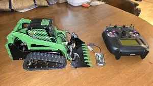 LESU 1/14 Hydraulic Metal Aoue-LT5 Tracked Skid-Steer RC Loader W/Lights Sound - Picture 1 of 4