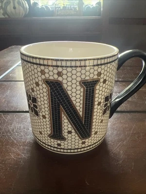 Caneca de café Anthropologie ouro preto Margot mosaico azulejo letra N monograma inicial - Imagem 1 de 4