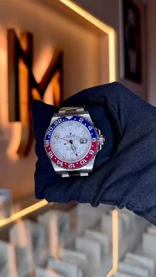 Rolex GMT-Master II 126719BLRO Pulsera Oyster Plata con Bisel Rojo y Azul Foto 1 de 4