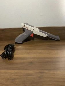 Nintendo Zapper Gun Laser Controller NES-005 Classic original controler 1985 - Picture 1 of 5