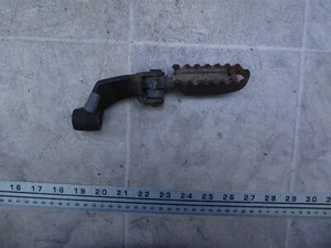 1975 Honda XL175 Enduro H1109-2) front right foot peg with bracket - Picture 1 of 12