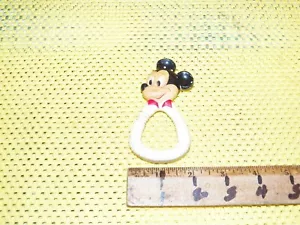 Vintage DANARA Walt Disney Mickey Mouse Baby weiß waschbar Beißring Spielzeug - Bild 1 von 2