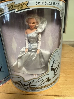 Muñecas Coleccionistas Marilyn Monroe 1993 Vintage (Dos) Muñecas Solo $55 Foto 1 de 4