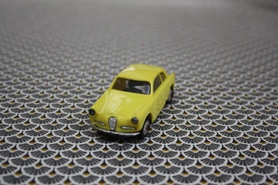 Voiture miniature Norev plastique Alfa Roméo Giulietta Sprint 1300 au 1/43 - Photo 1/4