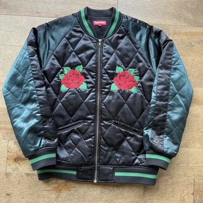 Chaqueta de Trabajo Supreme Acolchada Satén Bomber Rosas Grande Foto 1 de 4