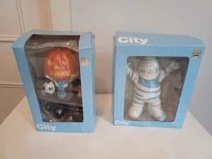 2 x Vintage Manchester City Figuren Mumie und Kürbiskopf UNBENUTZT - Bild 1 von 24
