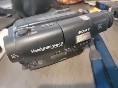 Sony Handycam 8 - 8mm Video Recorder CCD-TR76 w/ AC Power Adapter 2 Battery - Image 1 of 4
