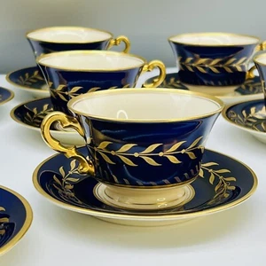 ACQUISTA 1-9 MCM SIRACUSA RICHELIEU SET PIATTINI TAZZA PIEDI VECCHIO AVORIO BLU COBALTO - Foto 1 di 24