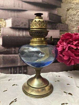 lampe pétrole ancienne Laiton Et Verre Bleu bon État Général D’occasion - Photo 1/4
