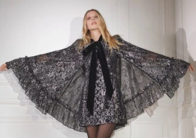 Capa The Vampires Wife X H&M preta e prata floral babado tamanho XS/S - Imagem 1 de 4