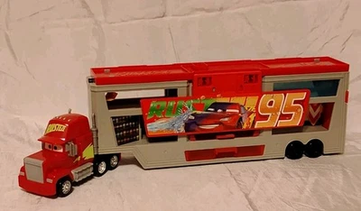 Disney Pixar Cars Transforming Truck & Trailer Juego Cambiador de Color 90% Comp. Foto 1 de 4